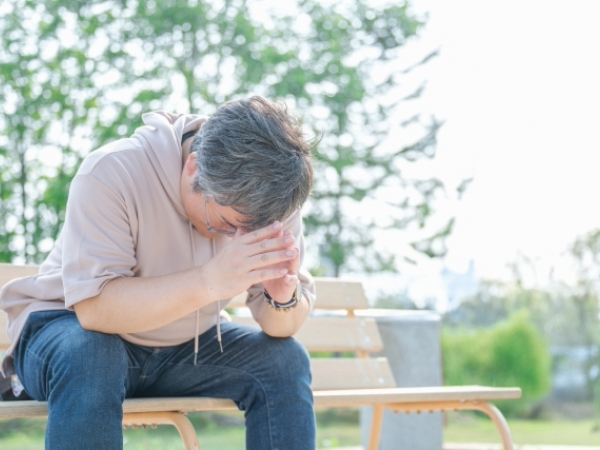 不安を抱える男性