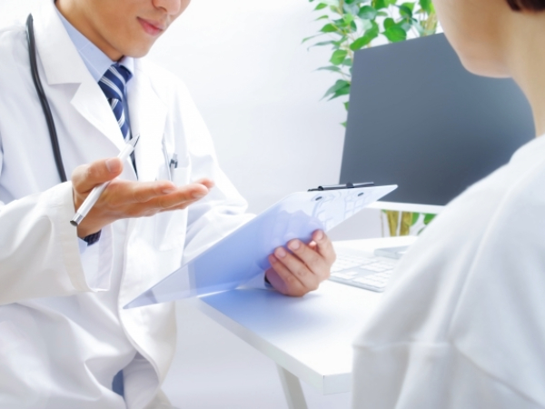 医師と話しをする患者のイメージ画像