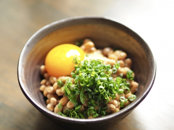 納豆、卵、ネギの画像