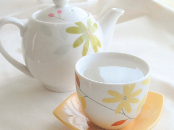 白湯とポットの画像