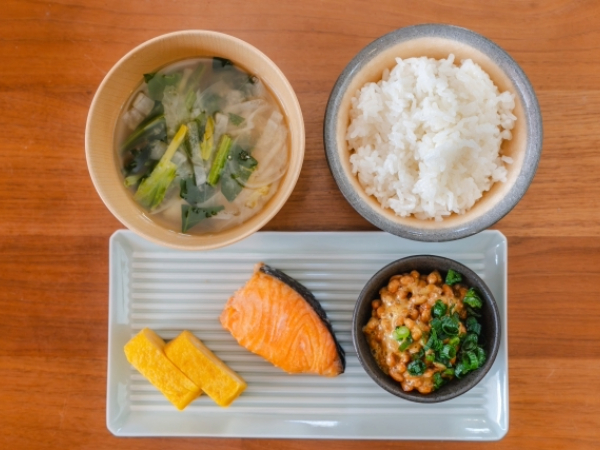 健康的な和朝食のイメージ画像
